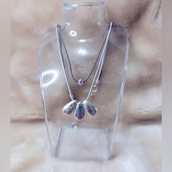 Bella Uno Two-Layer Metallic Teardrop Pendants Necklace NWOT - Picture 2 of 3